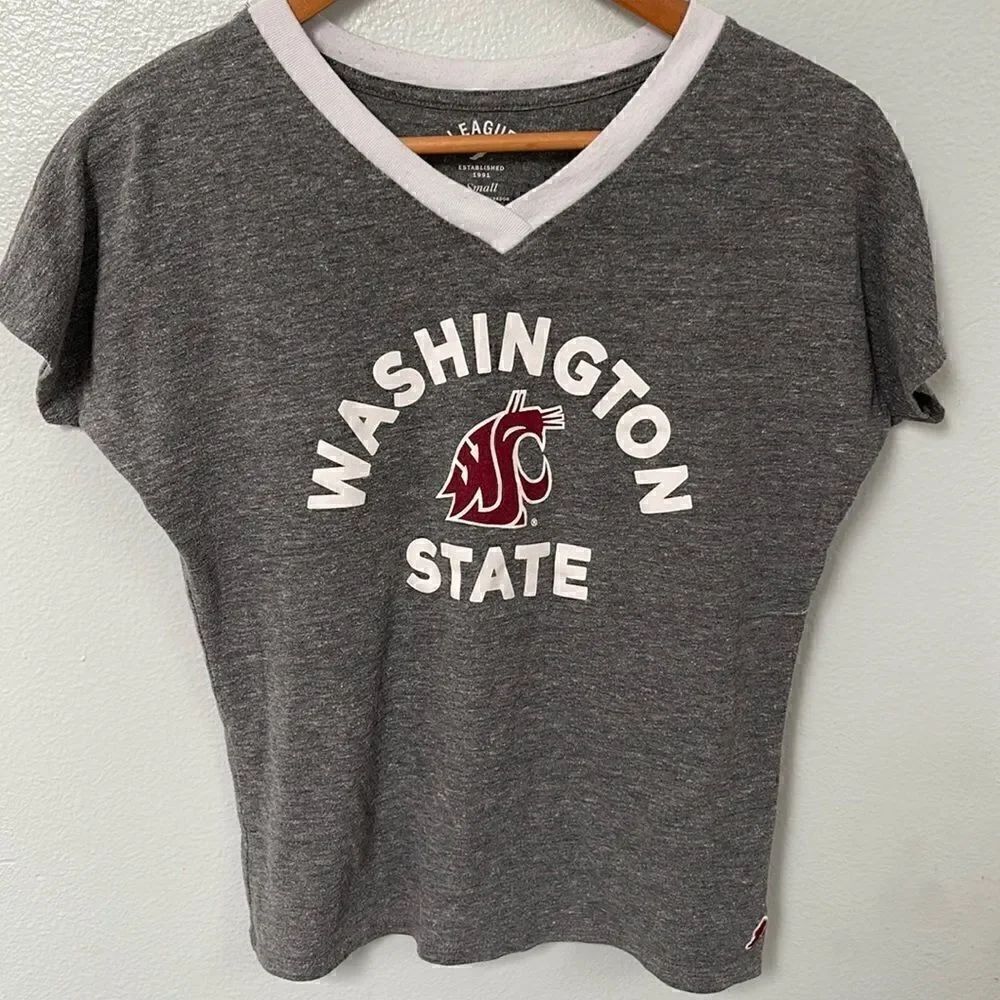 Washington State University League V-neck T-shirt. Size Small.